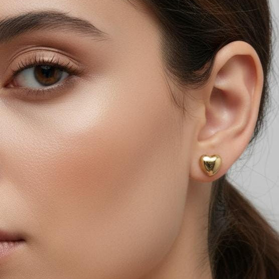 he heart is smooth and three-dimensional, resting comfortably in the lobe piercing. The product is described as waterproof and 70% off.