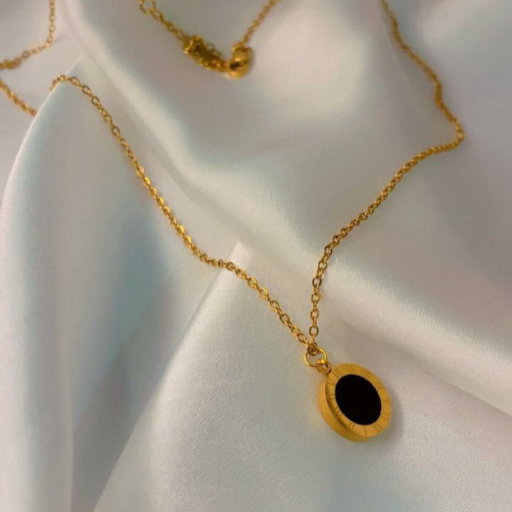 Minimalist black stone gold pendant necklace for women