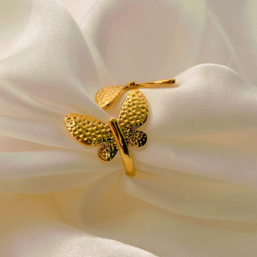 Women’s adjustable gold butterfly ring, lightweight and elegant