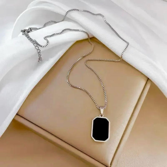 Minimal silver chain with black rectangular pendant – unisex jewelry accessory