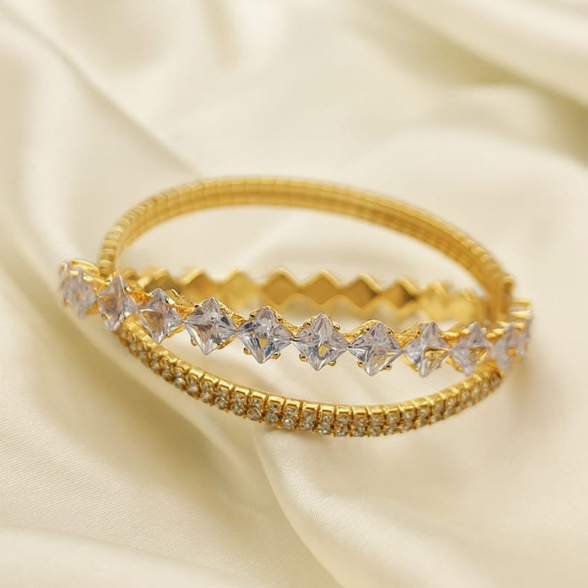 Two-piece gold bangle set with diamond-cut shine – elegant women’s accessory
