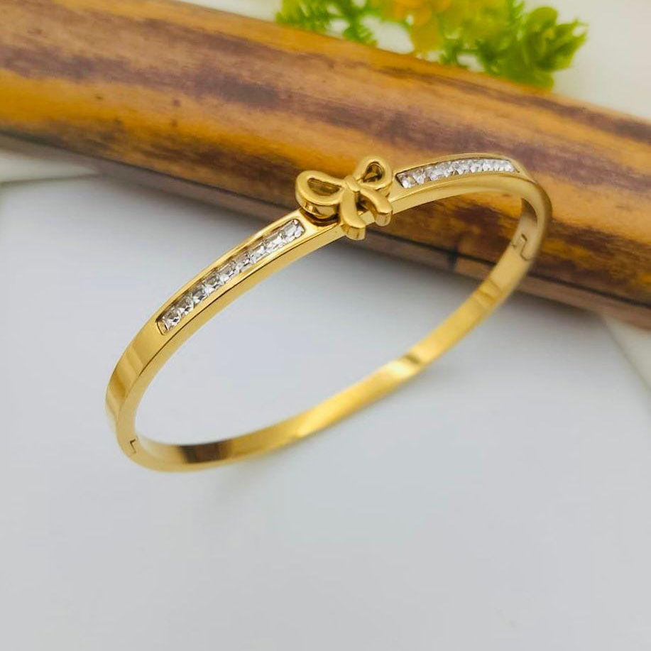   Minimal gold bracelet bow design