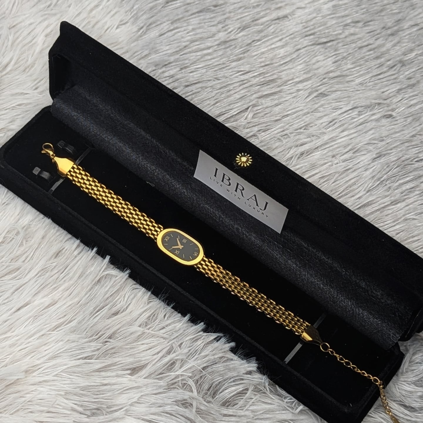 Shop the Ibraj Luxury Bracelet Watch featuring an elegant oval dial and gold chain strap. Jewellery-style watch with premium finish. Flat 70% OFF – limited stock.