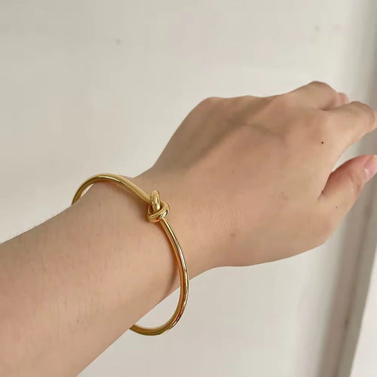 Gold plated knot adjustable bangle