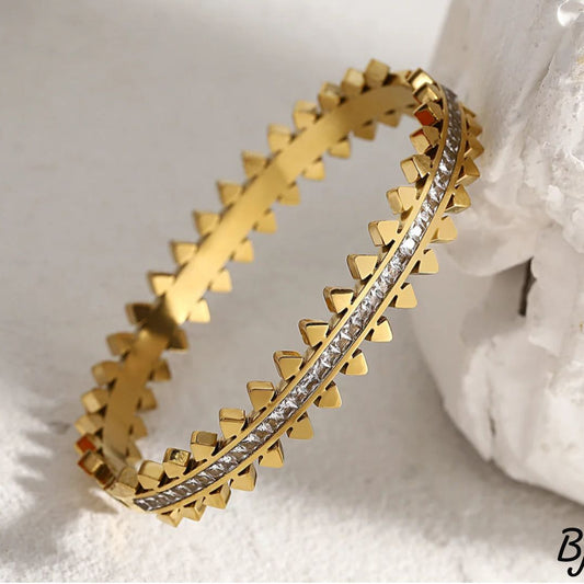 Elegant women’s gold bangle featuring spiked design and waterproof finish