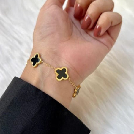 Trendy black clover bracelet, lightweight non-fade fashion bangle.