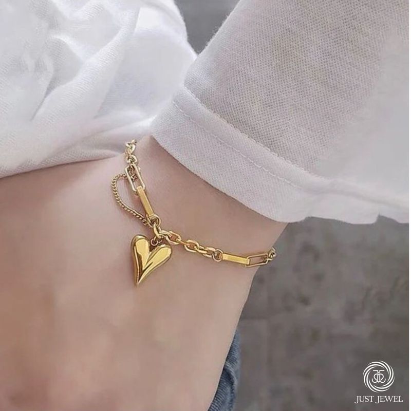 Delicate Gold Heart Bracelet