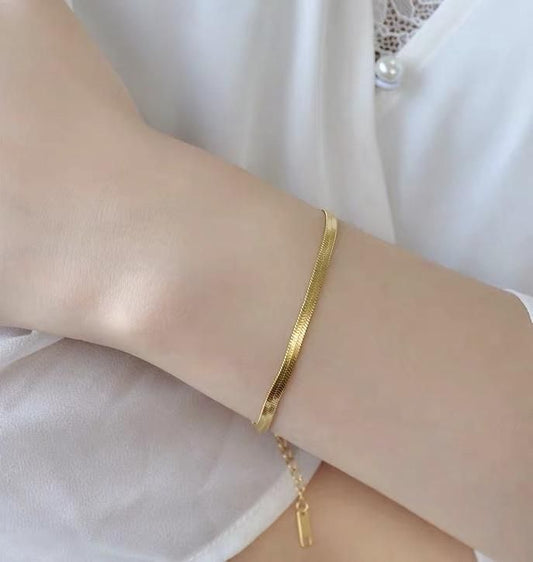 “Stylish snake design bangle adjustable fit”